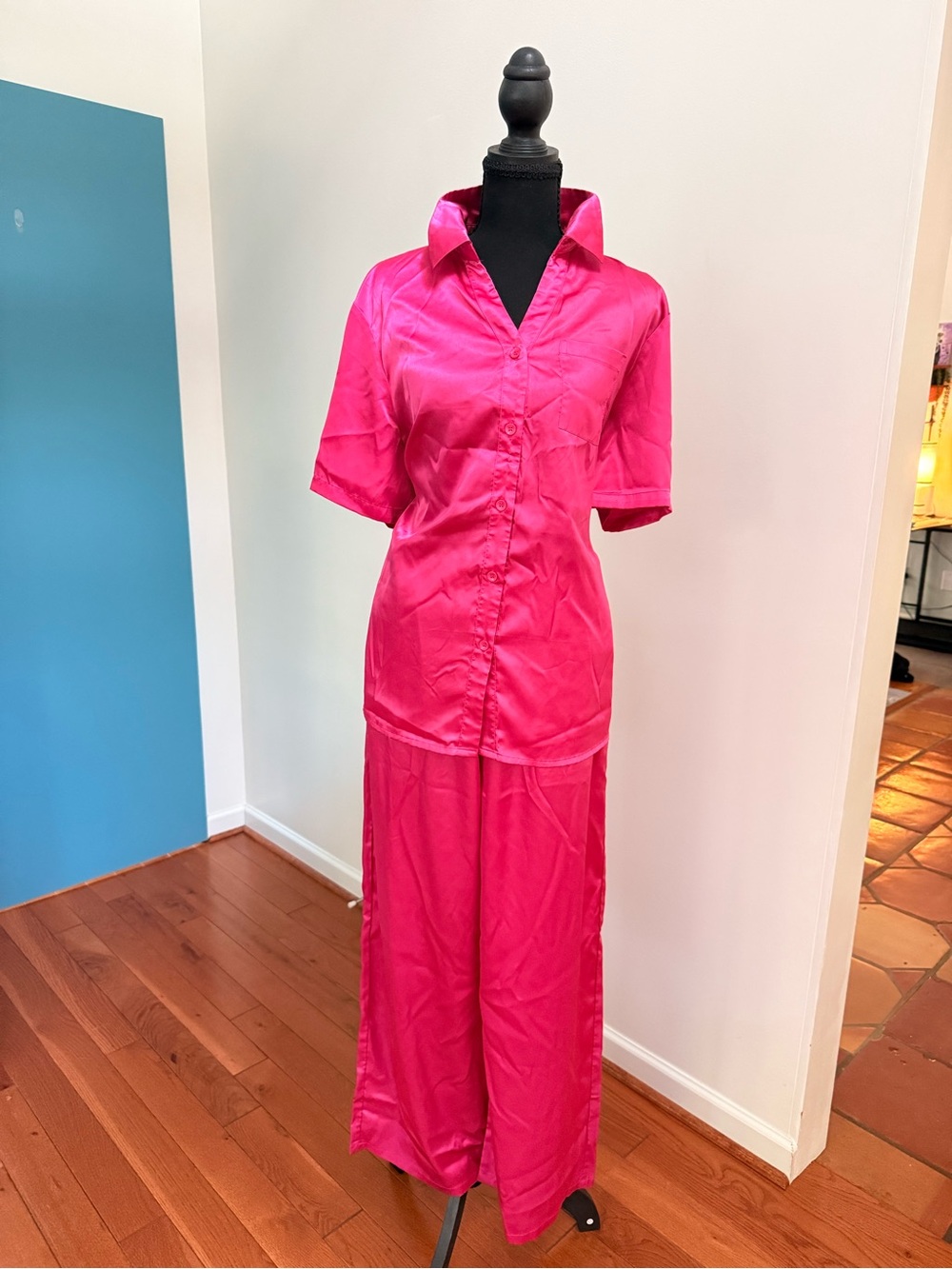 Bright Fuchsia Satin Two-Piece Pajama Set Sz Large - Picture 2 of 11